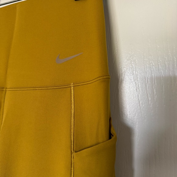Nike Universa High-Waisted 7/8 Leggings with Pockets - Picture 2 of 5